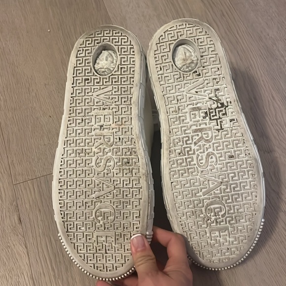 Versace - Picture 3 of 4